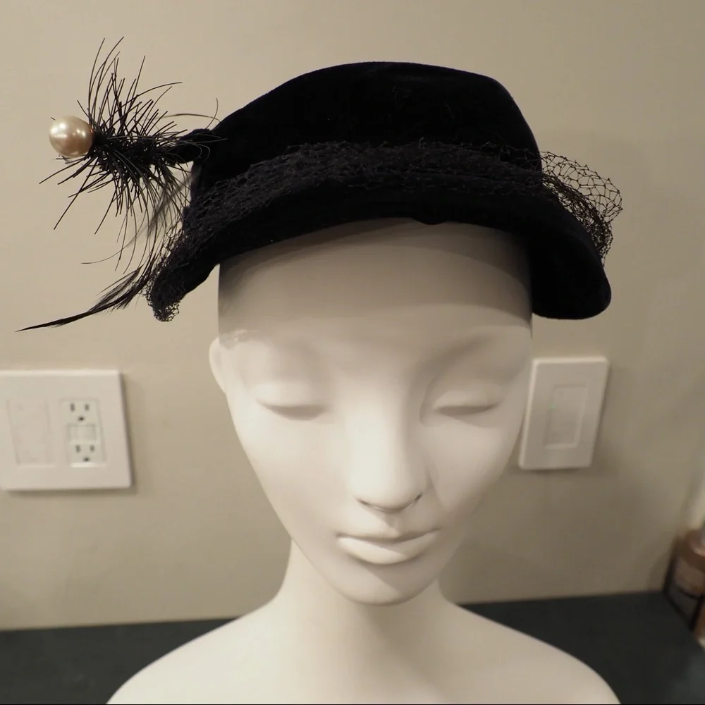 Vintage navy velvet hat fishnet feather faux pearl - Picture 10 of 13
